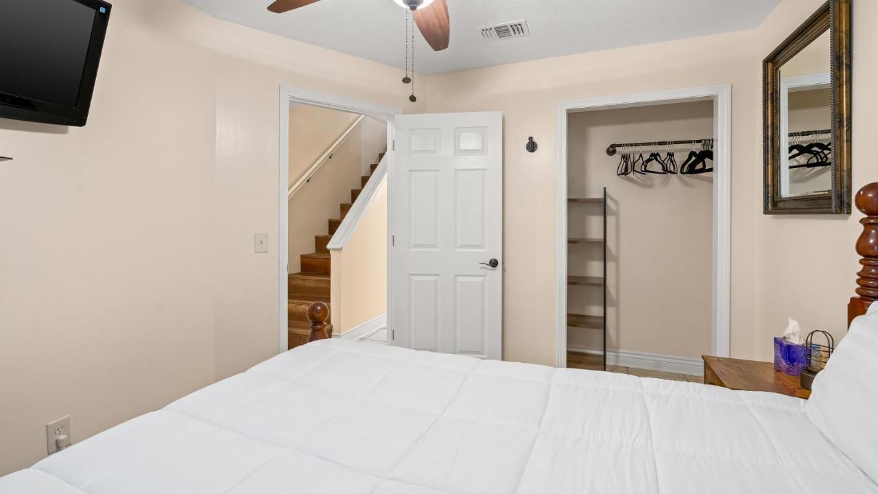 Pet Friendly Townhome With Gulf Views And Hot Tub Right Across From Beach And Schooners Panama City Beach Kültér fotó