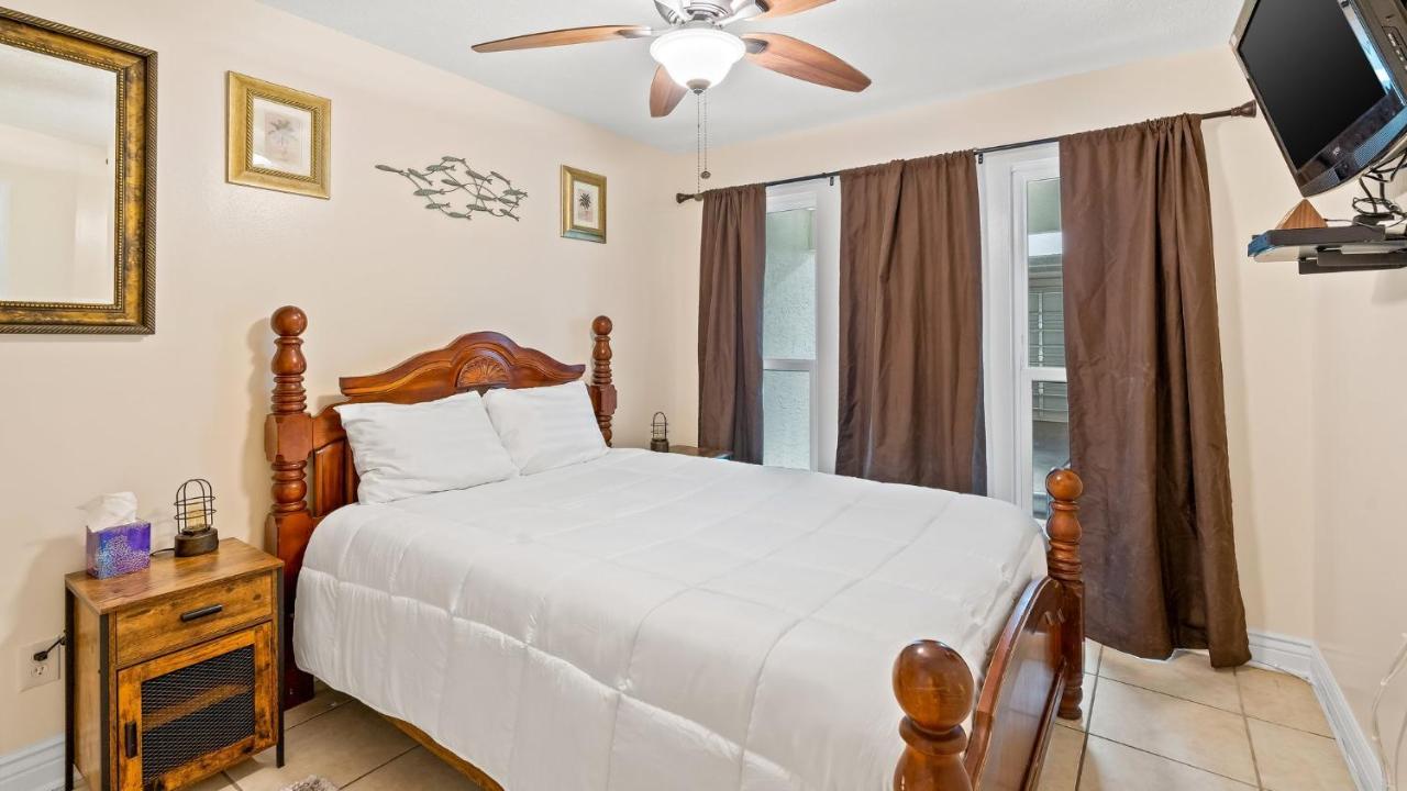 Pet Friendly Townhome With Gulf Views And Hot Tub Right Across From Beach And Schooners Panama City Beach Kültér fotó