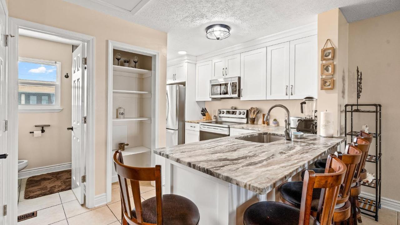 Pet Friendly Townhome With Gulf Views And Hot Tub Right Across From Beach And Schooners Panama City Beach Kültér fotó