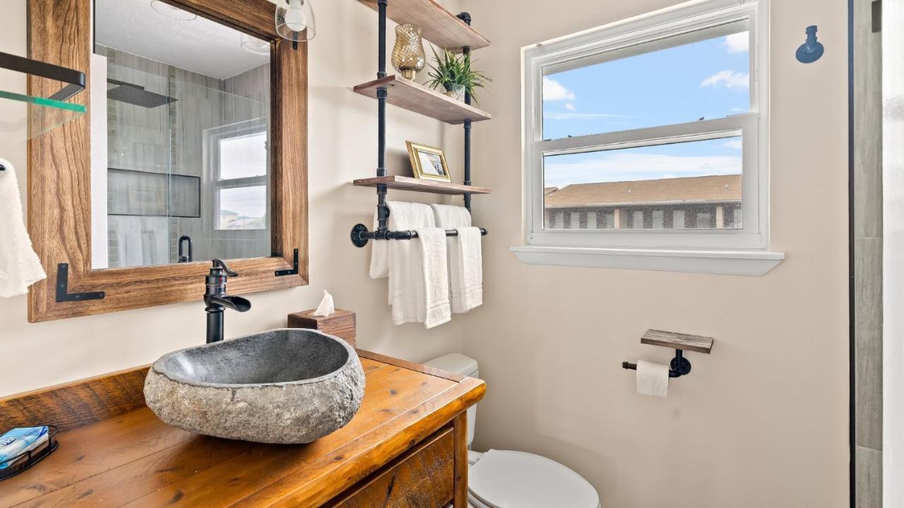 Pet Friendly Townhome With Gulf Views And Hot Tub Right Across From Beach And Schooners Panama City Beach Kültér fotó