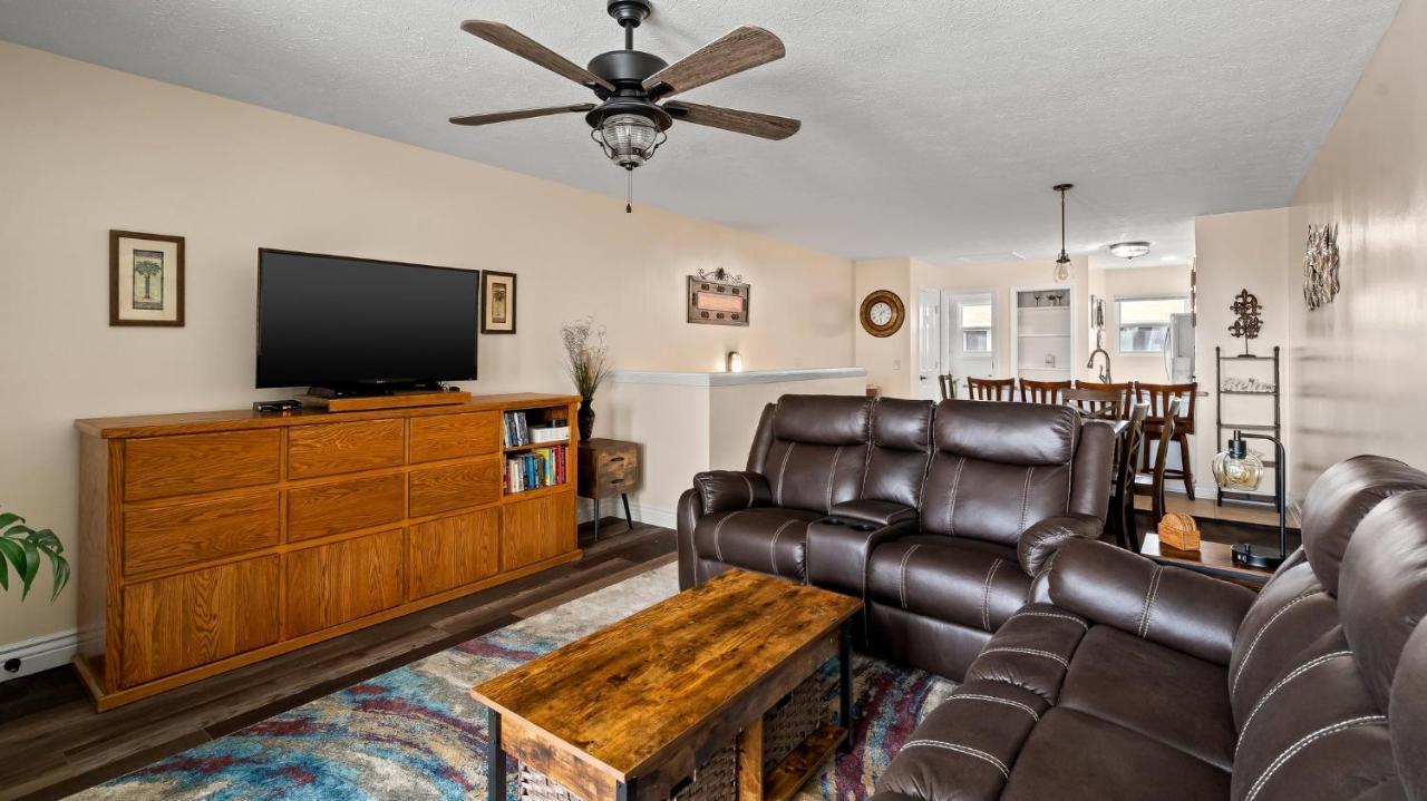 Pet Friendly Townhome With Gulf Views And Hot Tub Right Across From Beach And Schooners Panama City Beach Kültér fotó