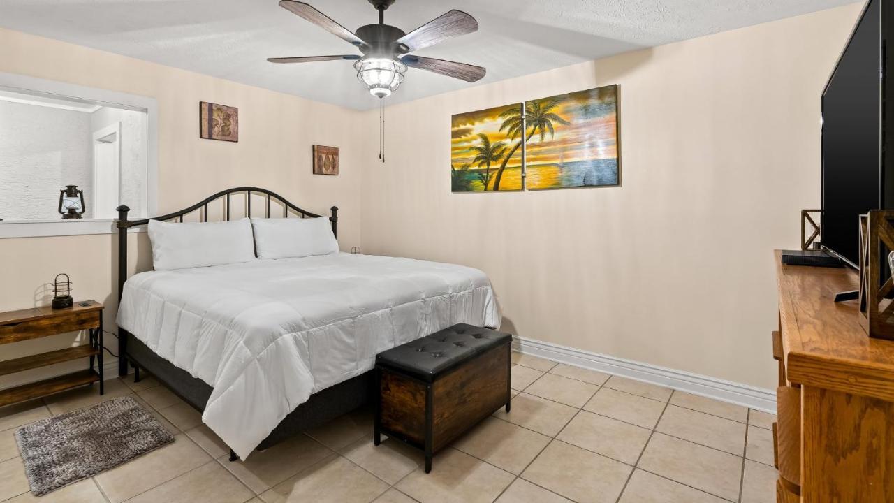 Pet Friendly Townhome With Gulf Views And Hot Tub Right Across From Beach And Schooners Panama City Beach Kültér fotó