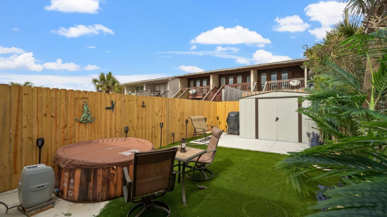 Pet Friendly Townhome With Gulf Views And Hot Tub Right Across From Beach And Schooners Panama City Beach Kültér fotó